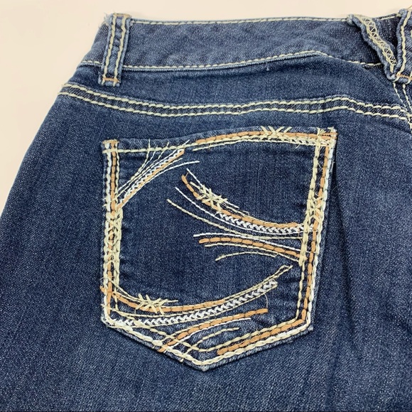 Maurices Contrast Stitch Embroidered Pocket Super Cropped Mid Rise Jeans 9/10 - Picture 5 of 13